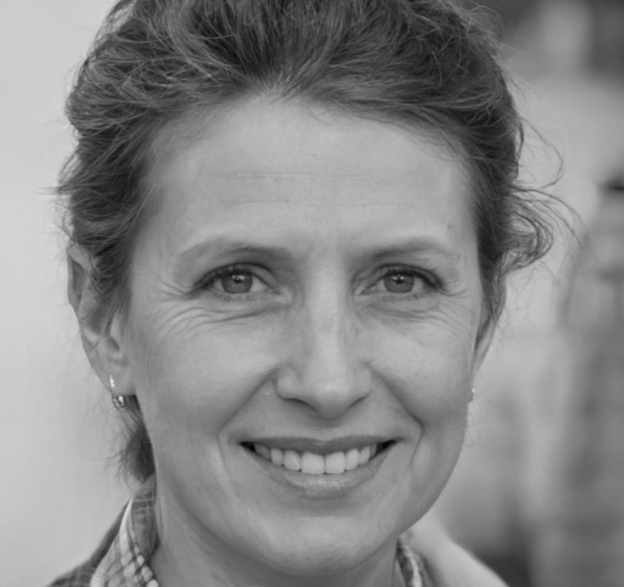 Experta en análisis sectorial y tendencias económicas